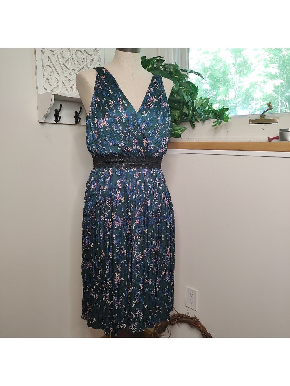 Banana Republic Pleated Layered Midi Dress Size 8